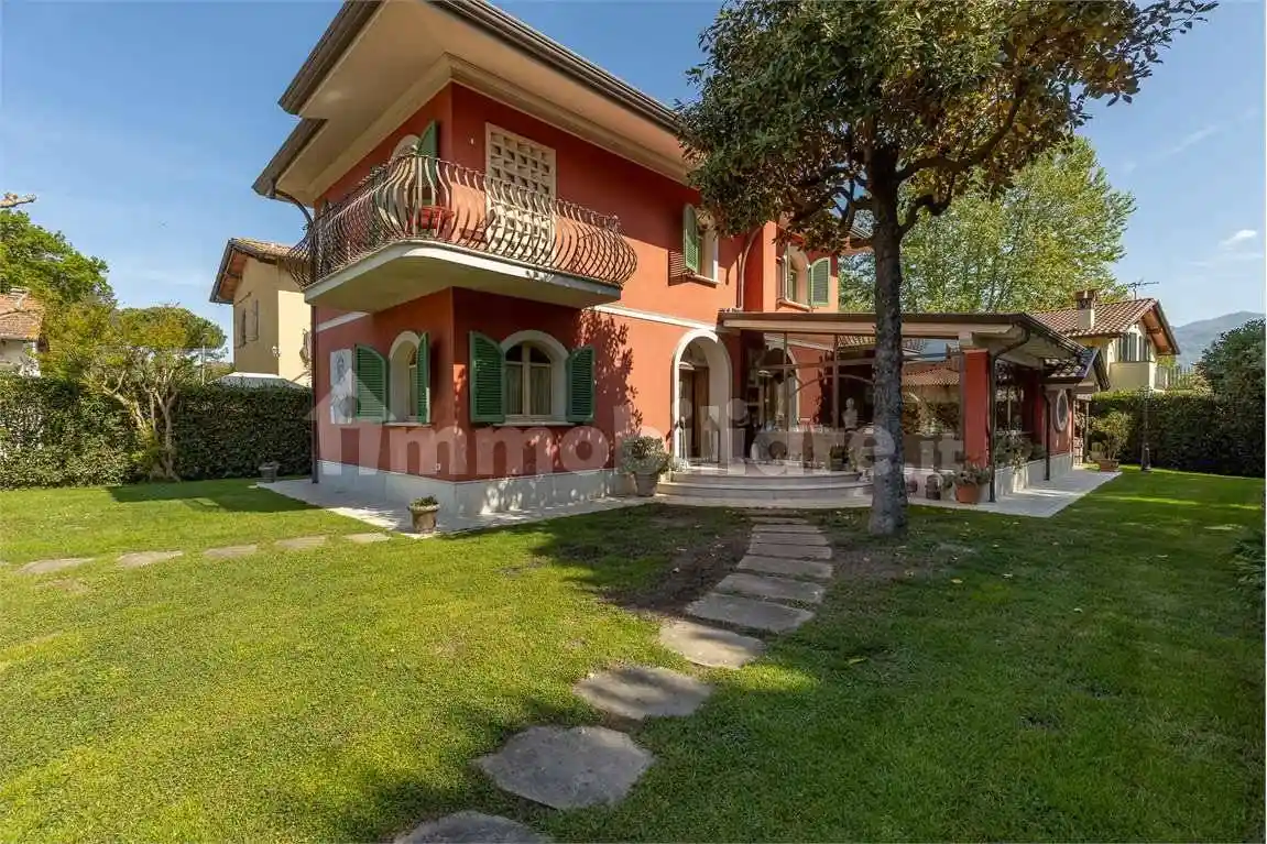 Villa in affitto a Pietrasanta