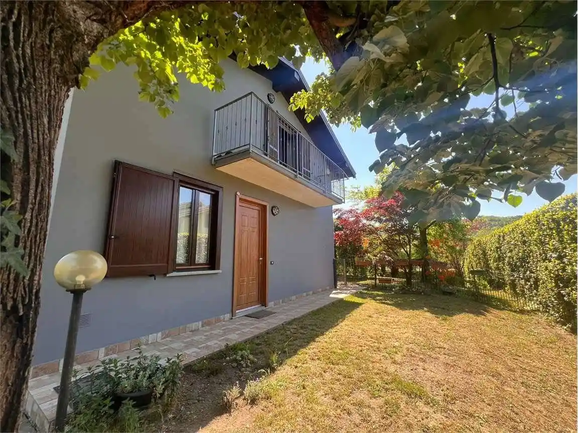 Villa in vendita a Leggiuno