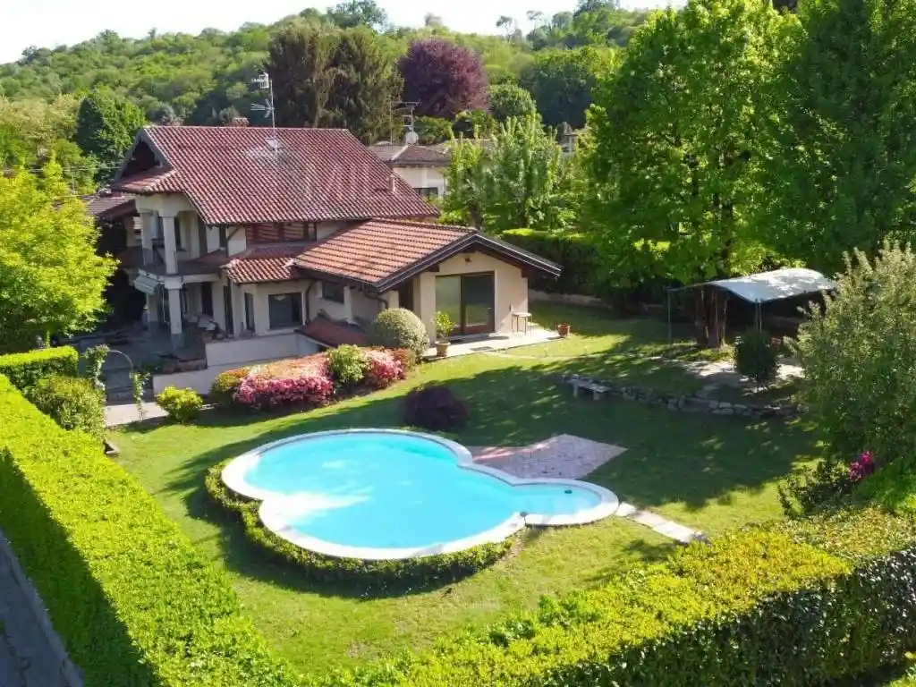 Villa in vendita a Dormelletto