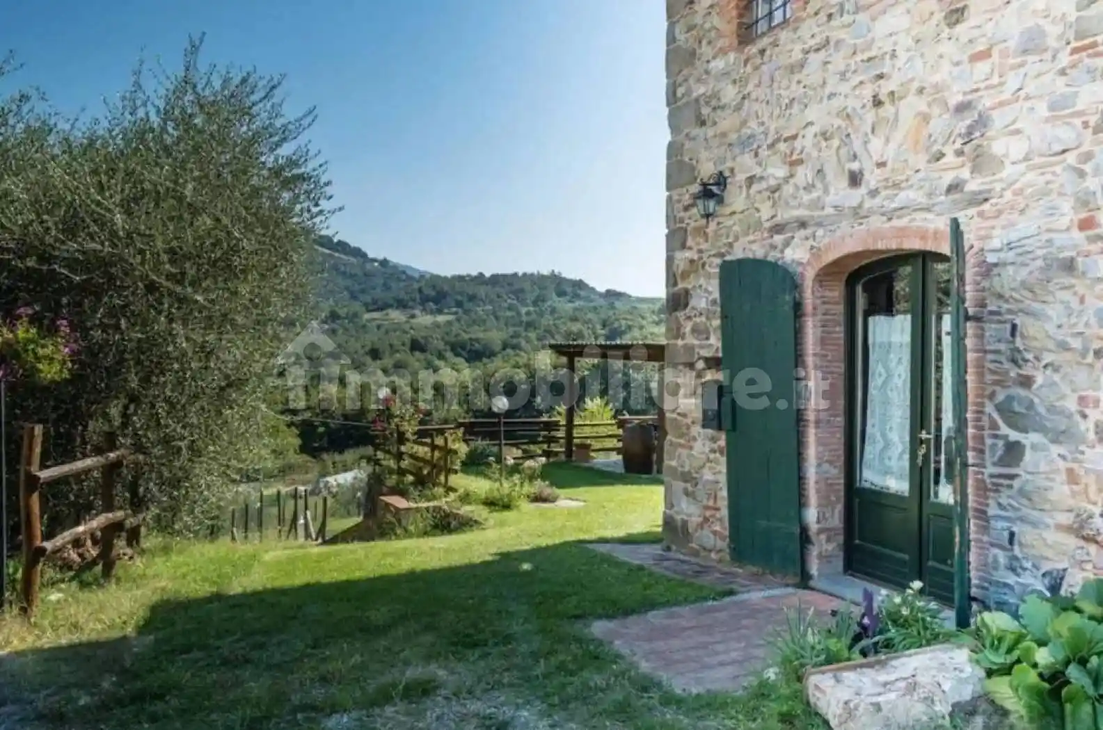 Rustico - Casale in vendita a Lucca