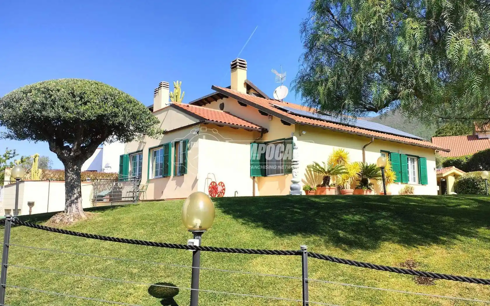 Villa in vendita a Cisano sul Neva