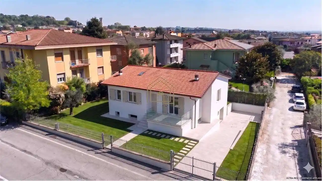 Villa in vendita a Lonato del Garda