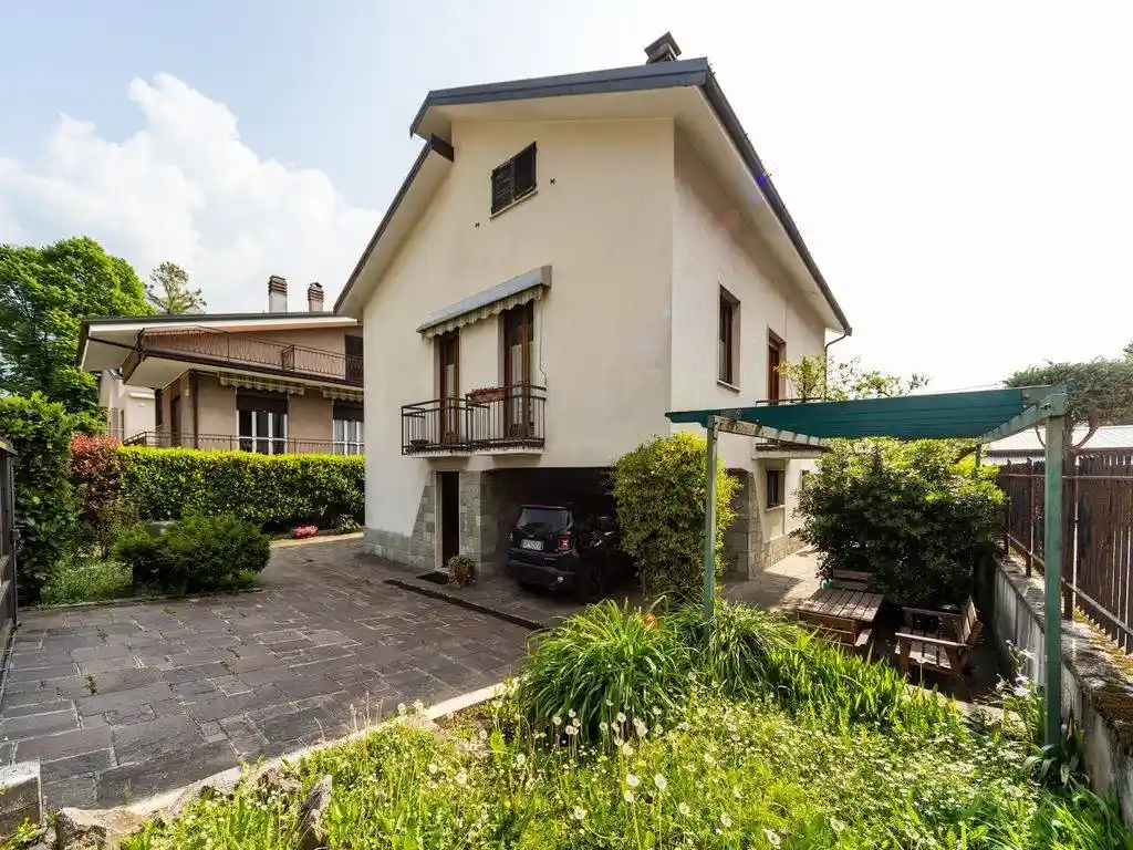 Villa in vendita a Valmadrera