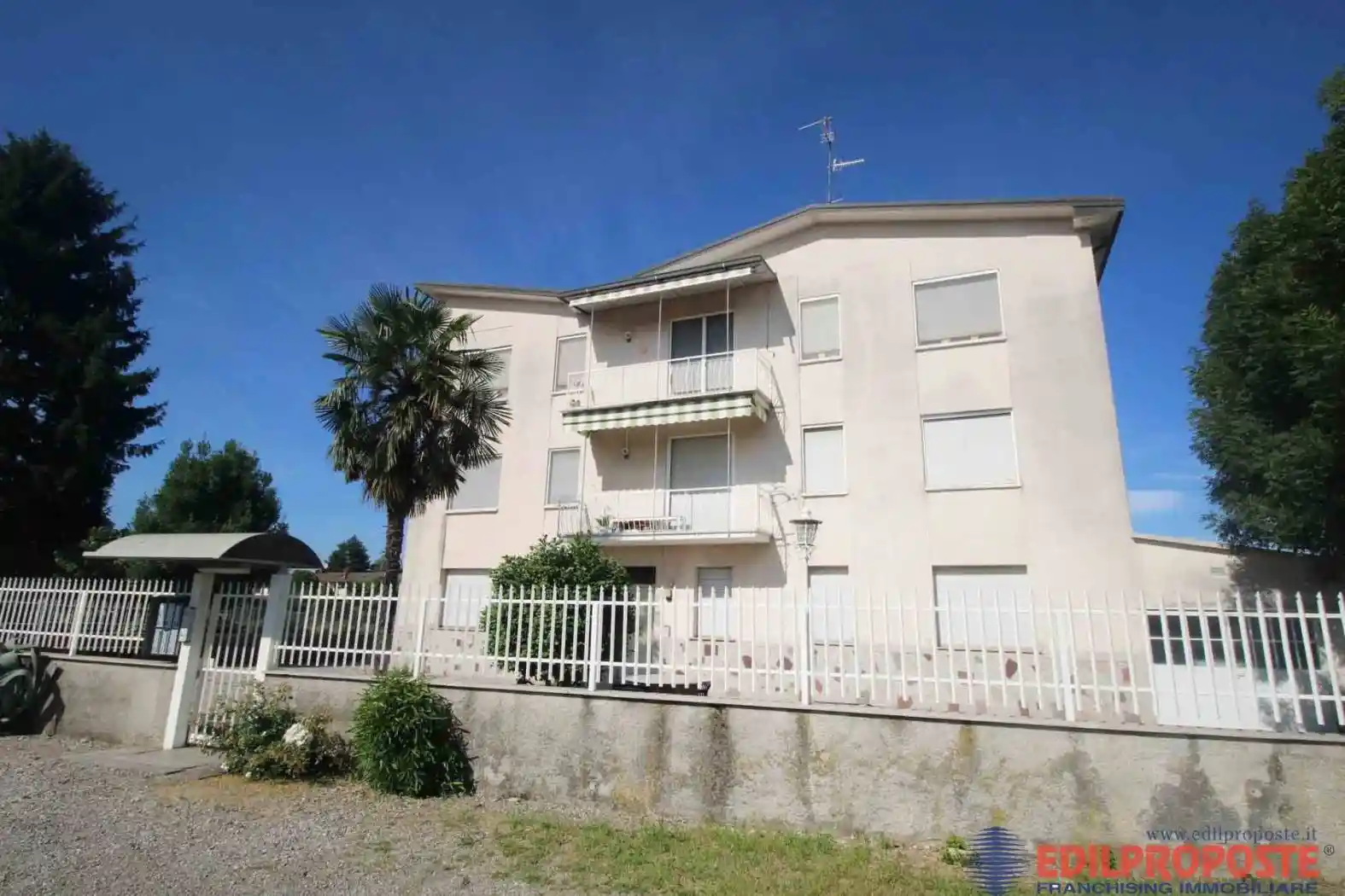 Appartamento in vendita a Lazzate