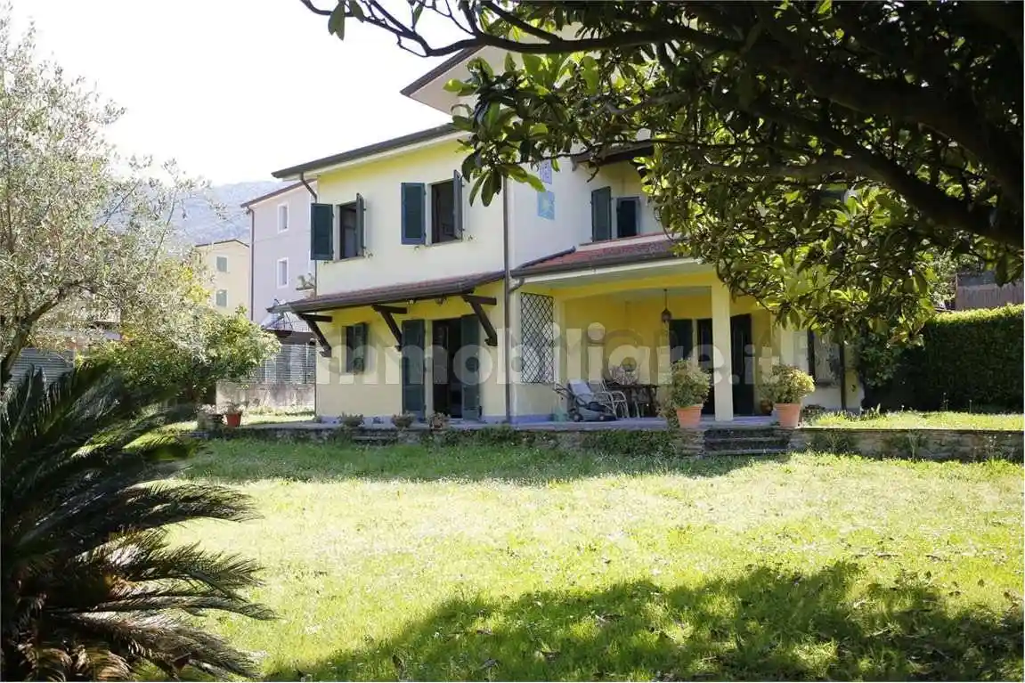 Villa in vendita a Montignoso