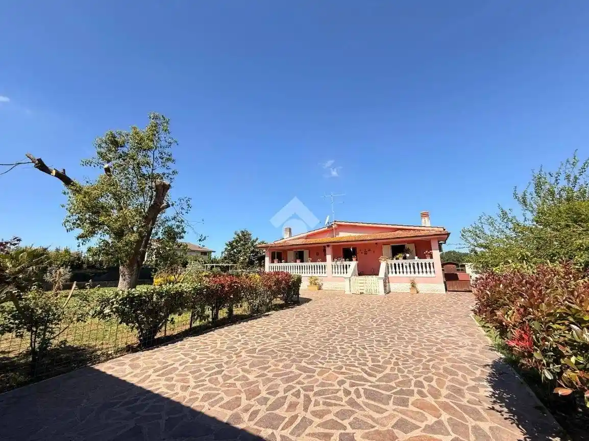 Villa in vendita a Aprilia