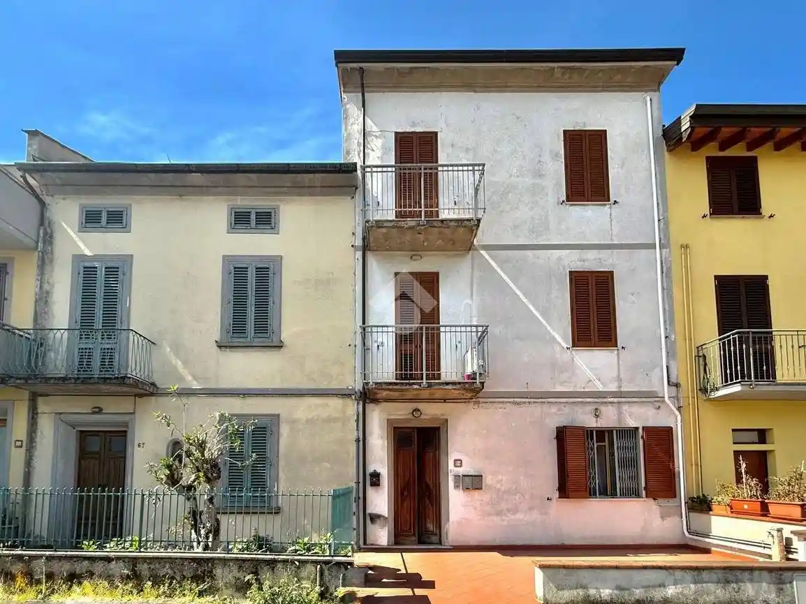Casa indipendente in vendita a Prato