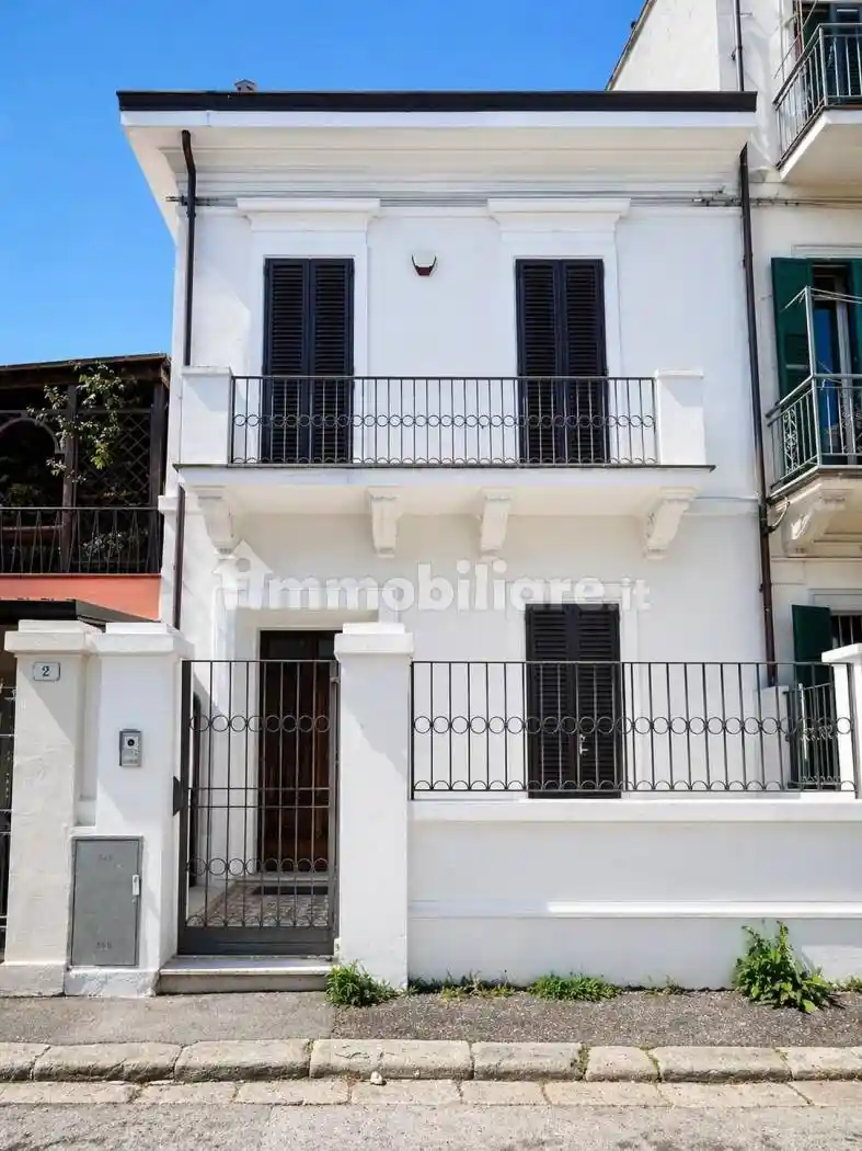 Casa indipendente in vendita a Prato