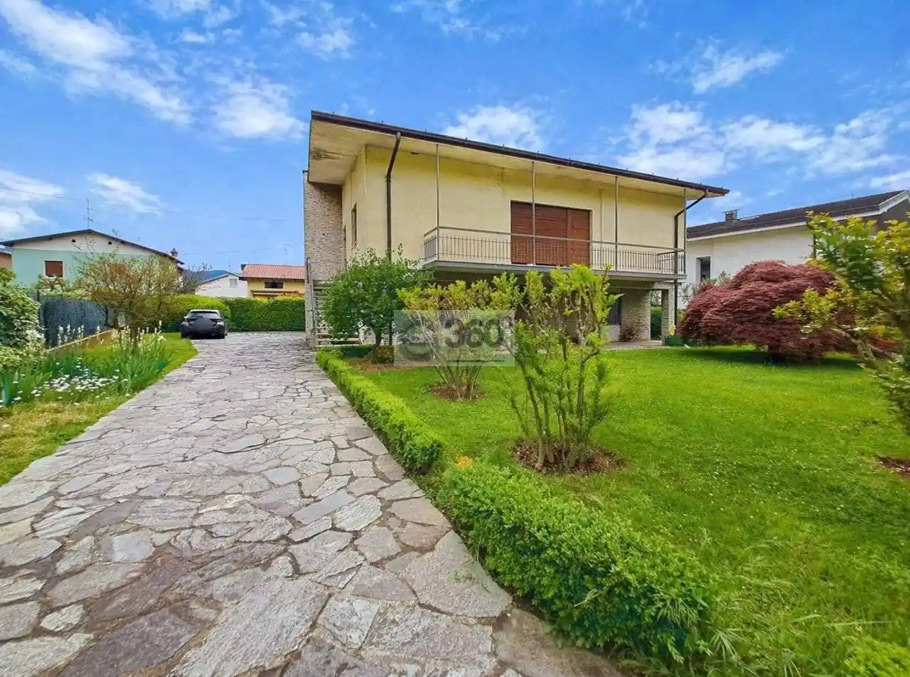 Villa in vendita a Passirano