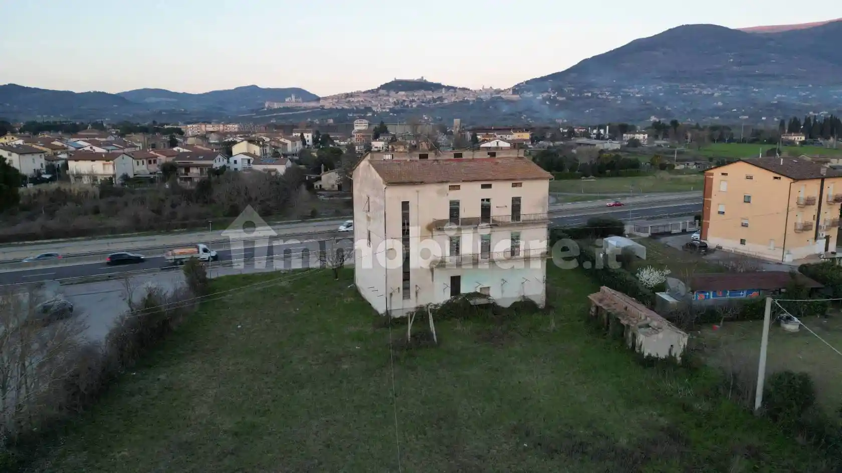 Palazzo - Edificio in vendita a Assisi