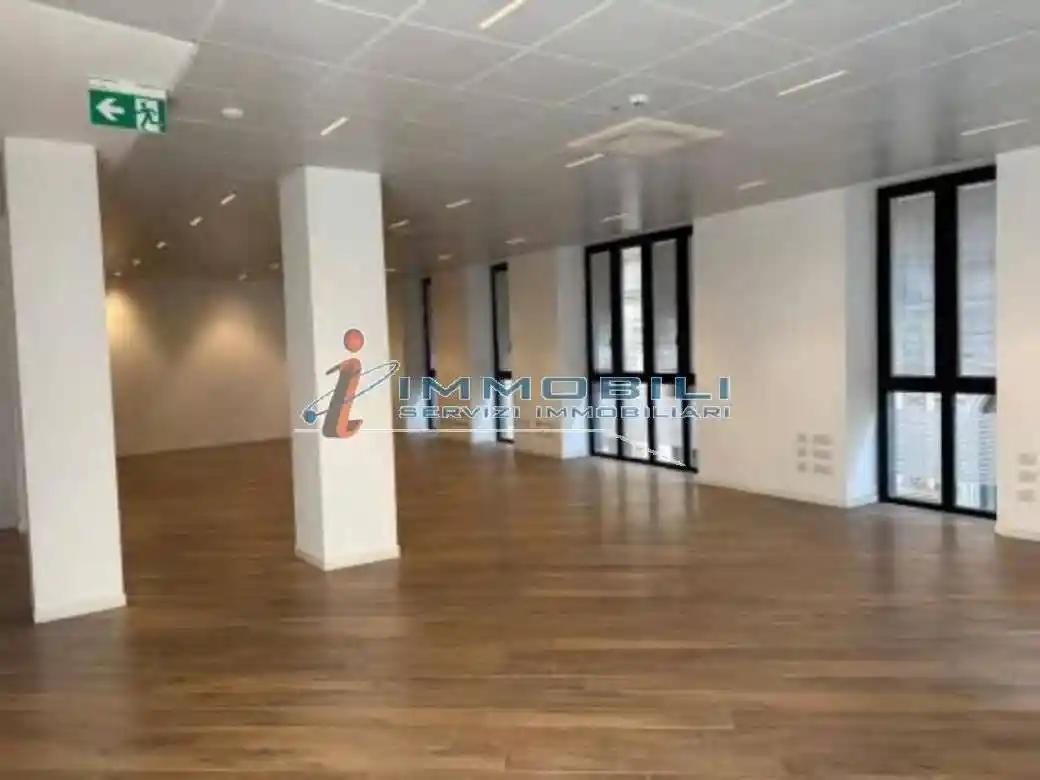Palazzo - Edificio in affitto a Milano