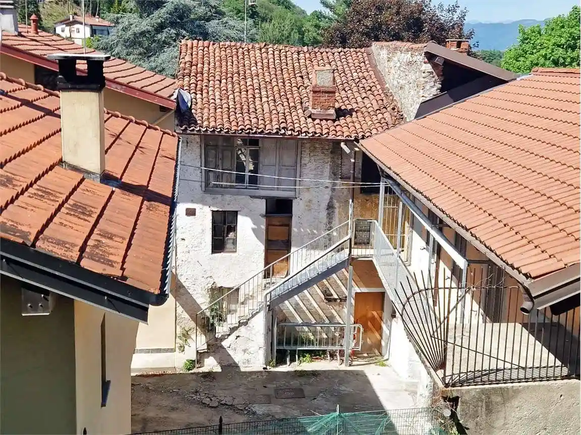 Rustico - Casale in vendita a Comabbio