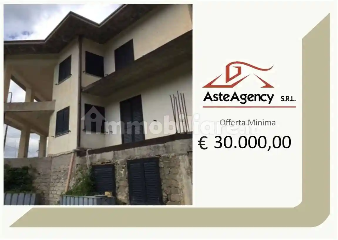 Casa indipendente in vendita a Collelongo