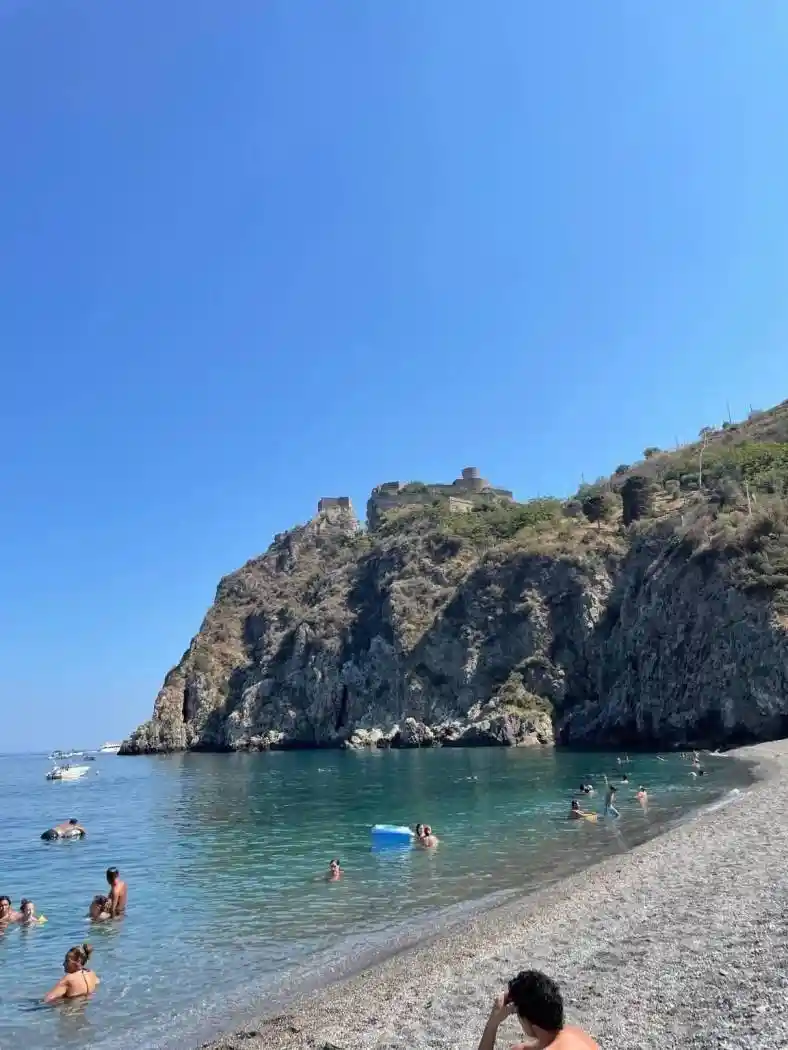 Appartamento in affitto a Sant'Alessio Siculo