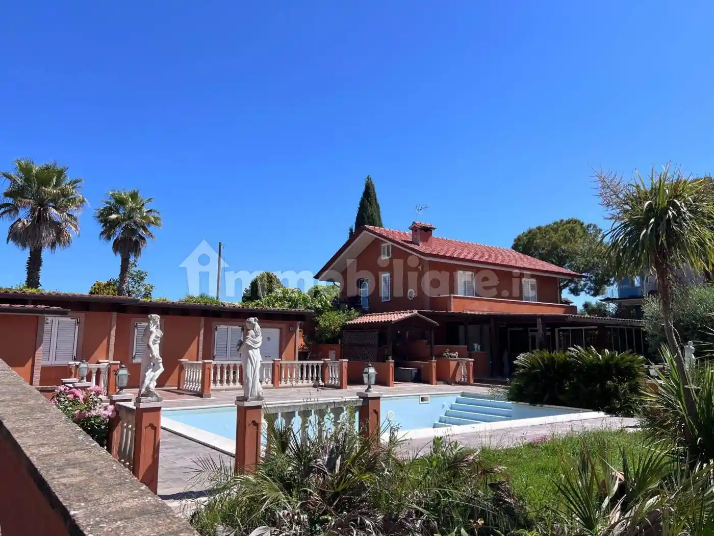 Villa in vendita a Potenza Picena