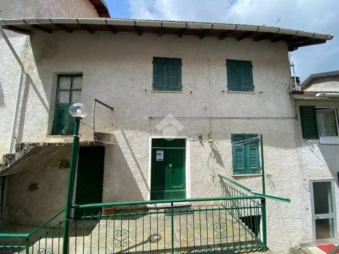 Casa indipendente in vendita a Valbrevenna