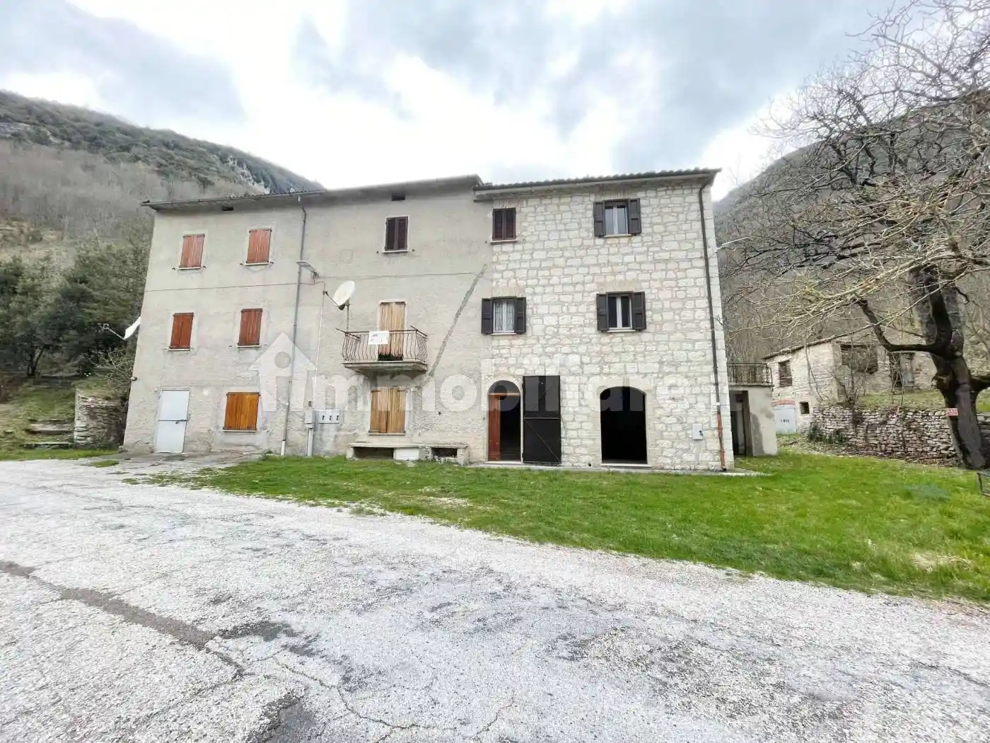 Casa indipendente in vendita a Scheggia e Pascelupo