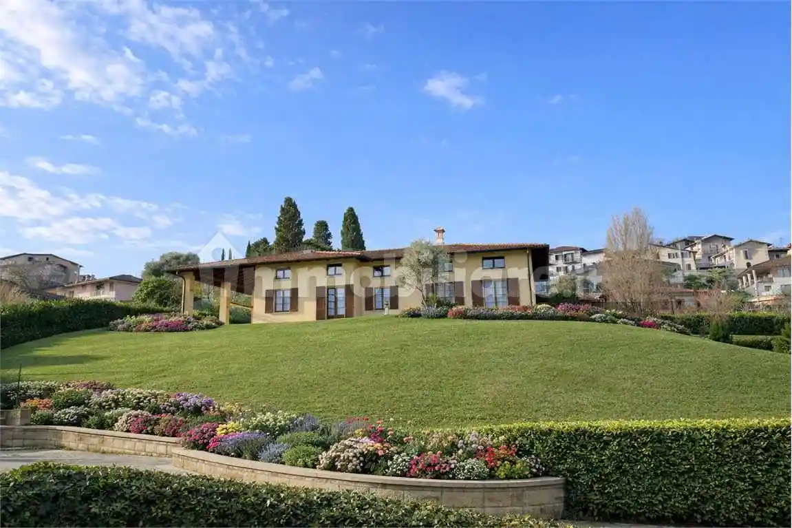 Villa in vendita a Eupilio