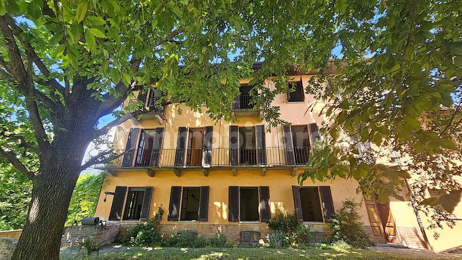Palazzo - Edificio in vendita a Marentino