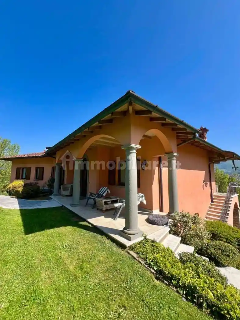 Villa in vendita a Leffe