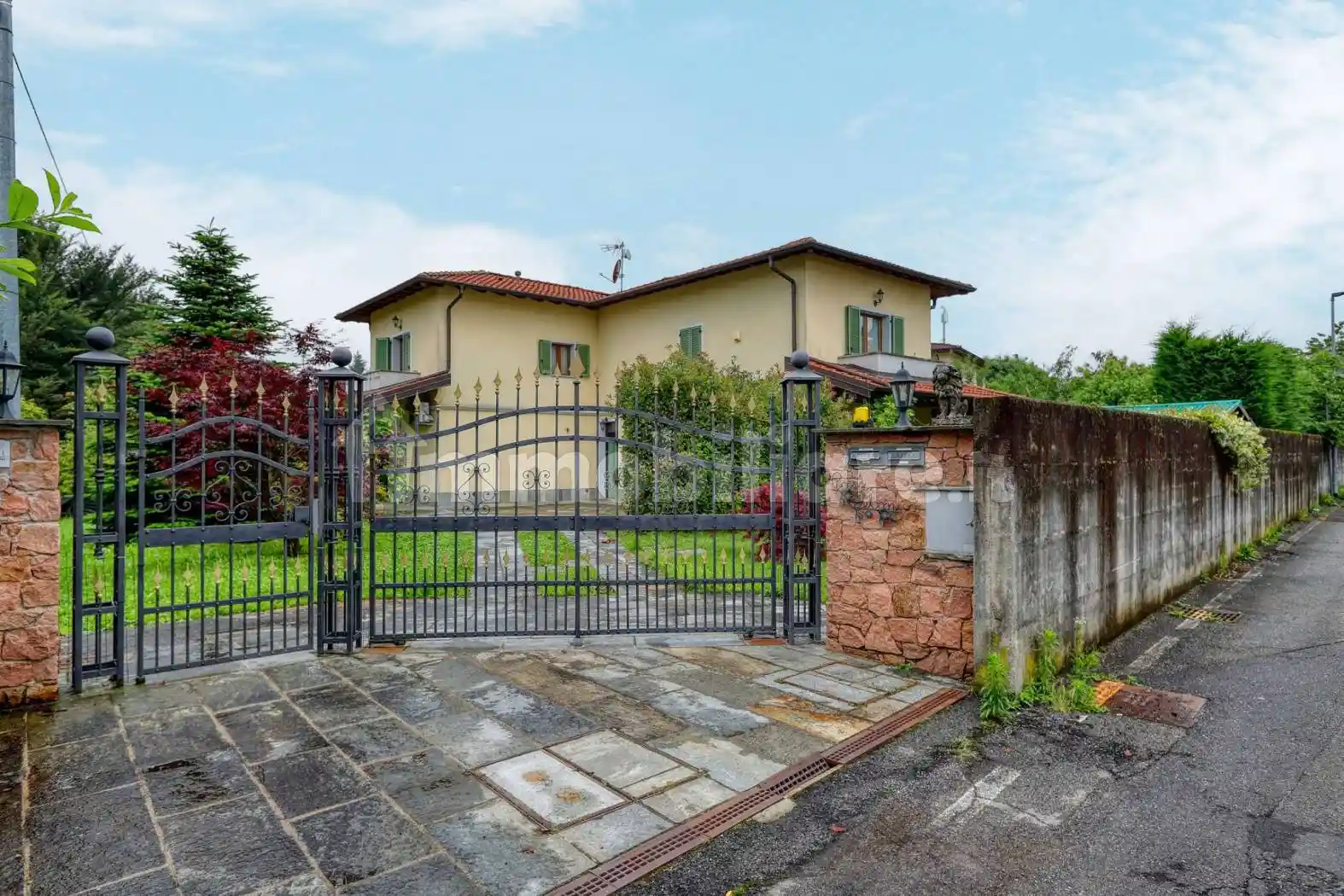 Villa in vendita a Cunardo
