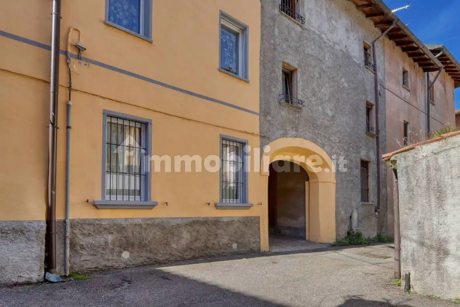 Casa indipendente in vendita a Lavena Ponte Tresa