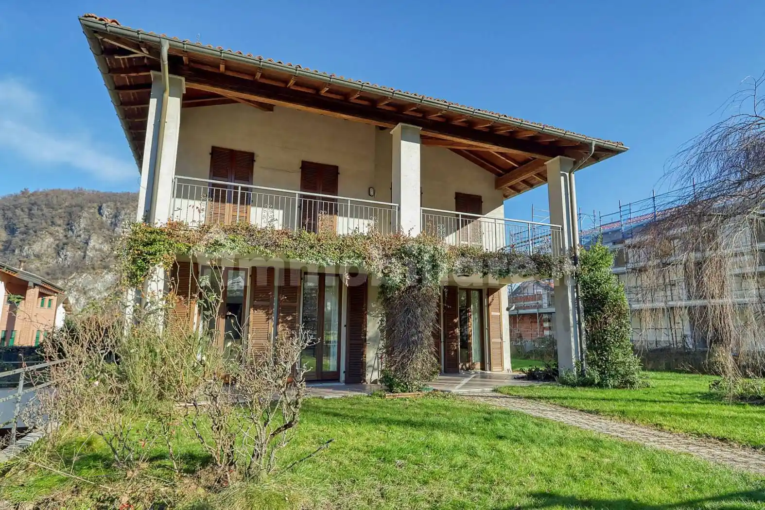 Villa in vendita a Lavena Ponte Tresa