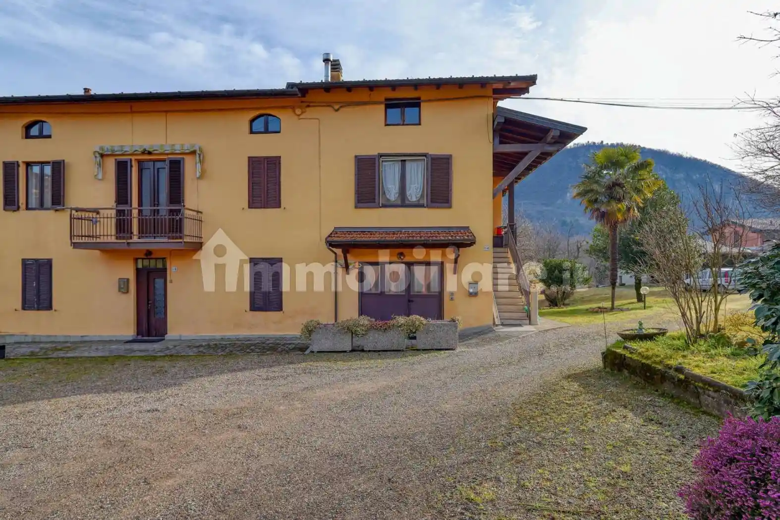 Casa indipendente in vendita a Bisuschio