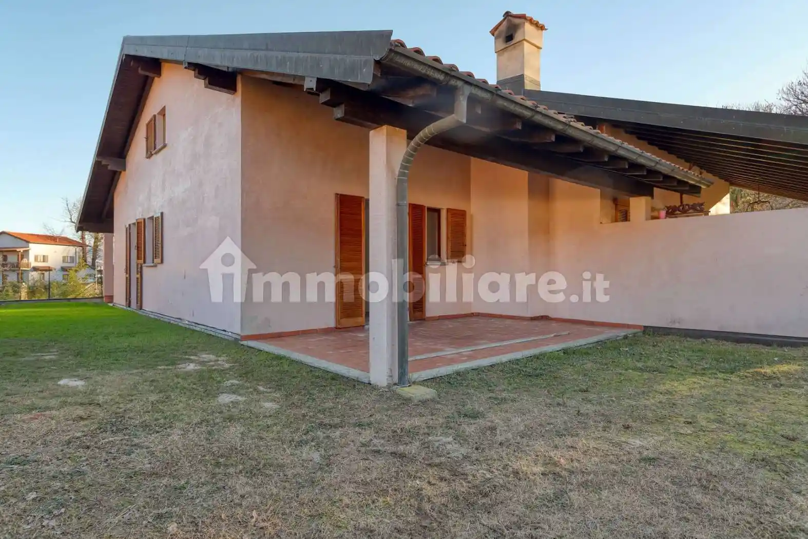 Villa in vendita a Marchirolo