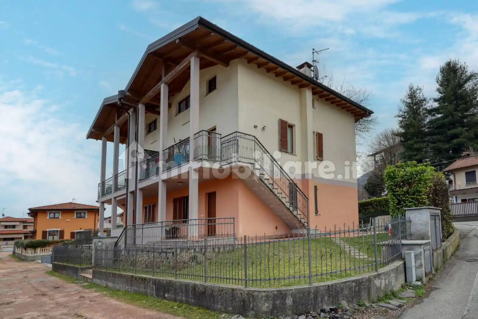 Appartamento in vendita a Marchirolo