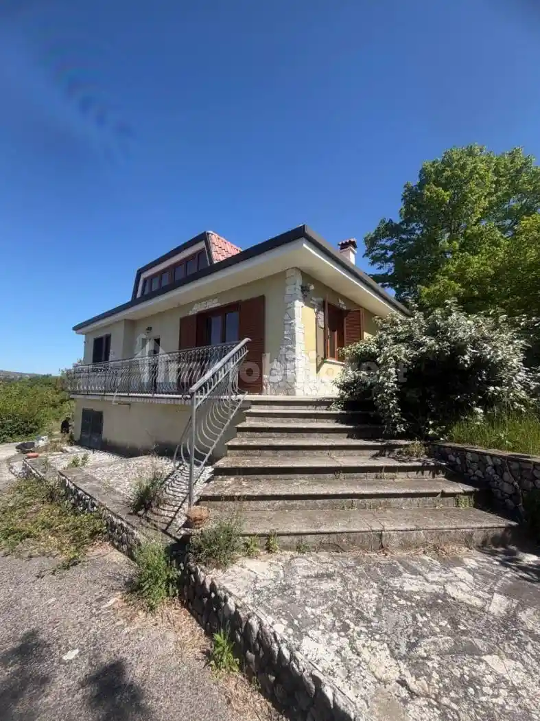 Villa in vendita a Scandriglia