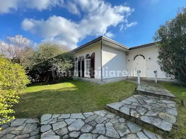 Villa in vendita a Barlassina