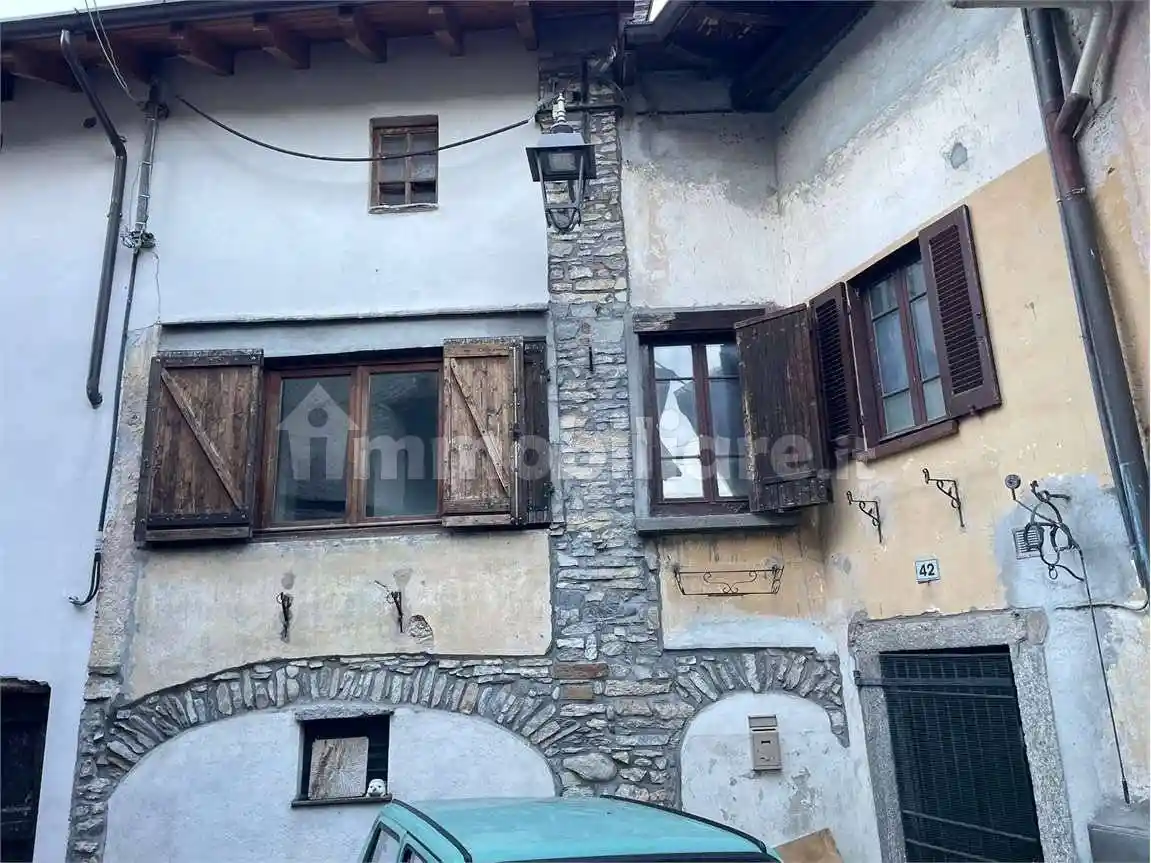 Casa indipendente in vendita a Masciago Primo