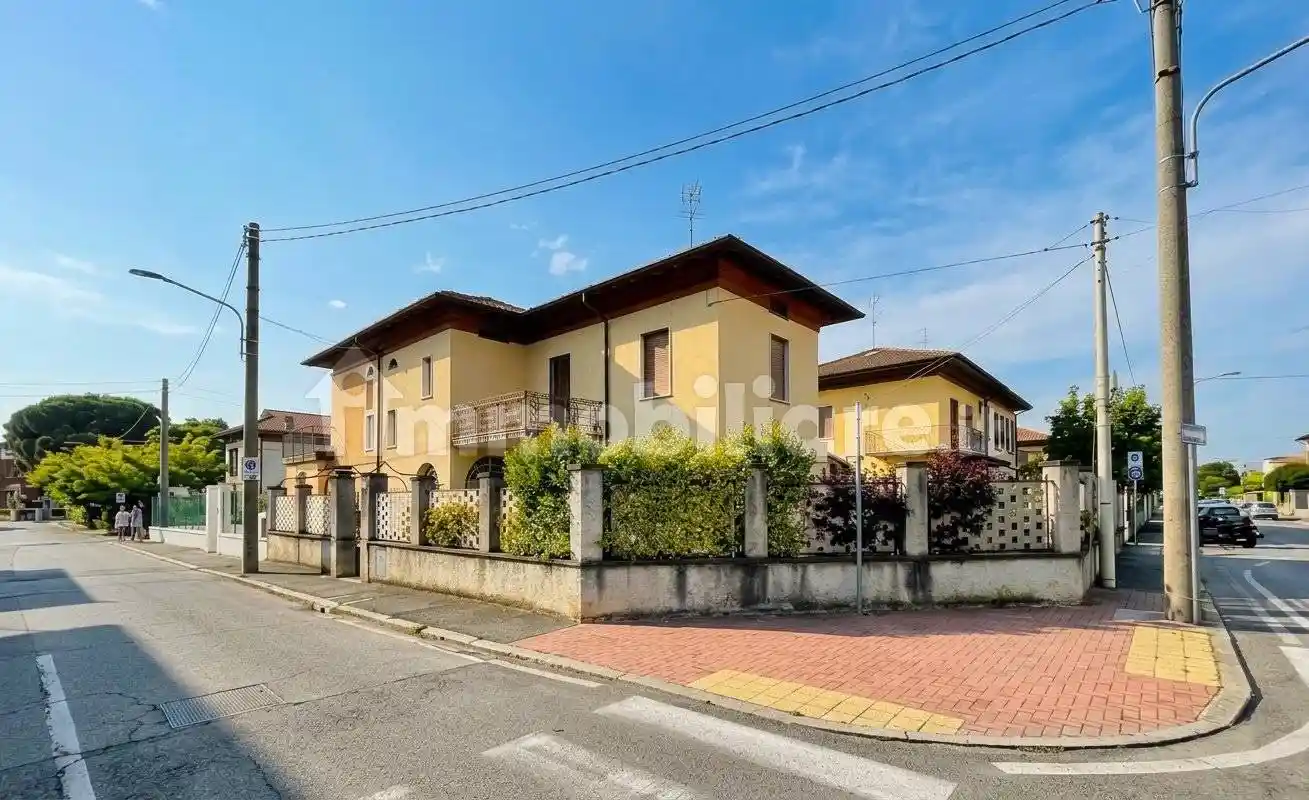 Villa in vendita a Brescia