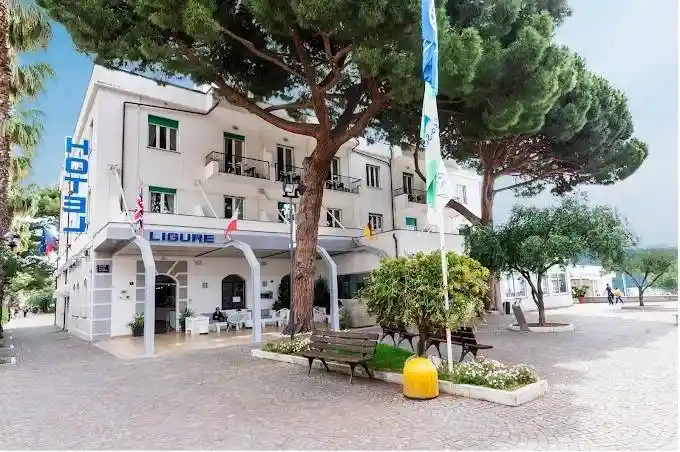 Palazzo - Edificio in vendita a Spotorno