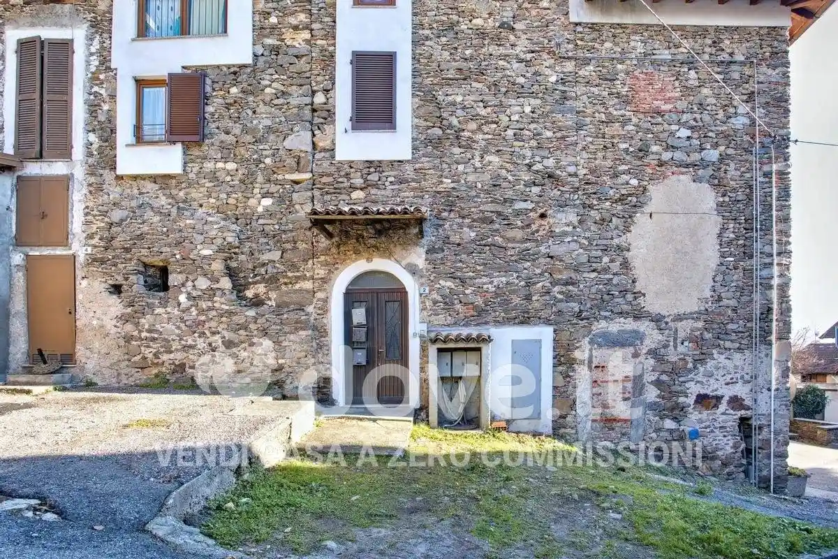 Appartamento in vendita a Montegrino Valtravaglia