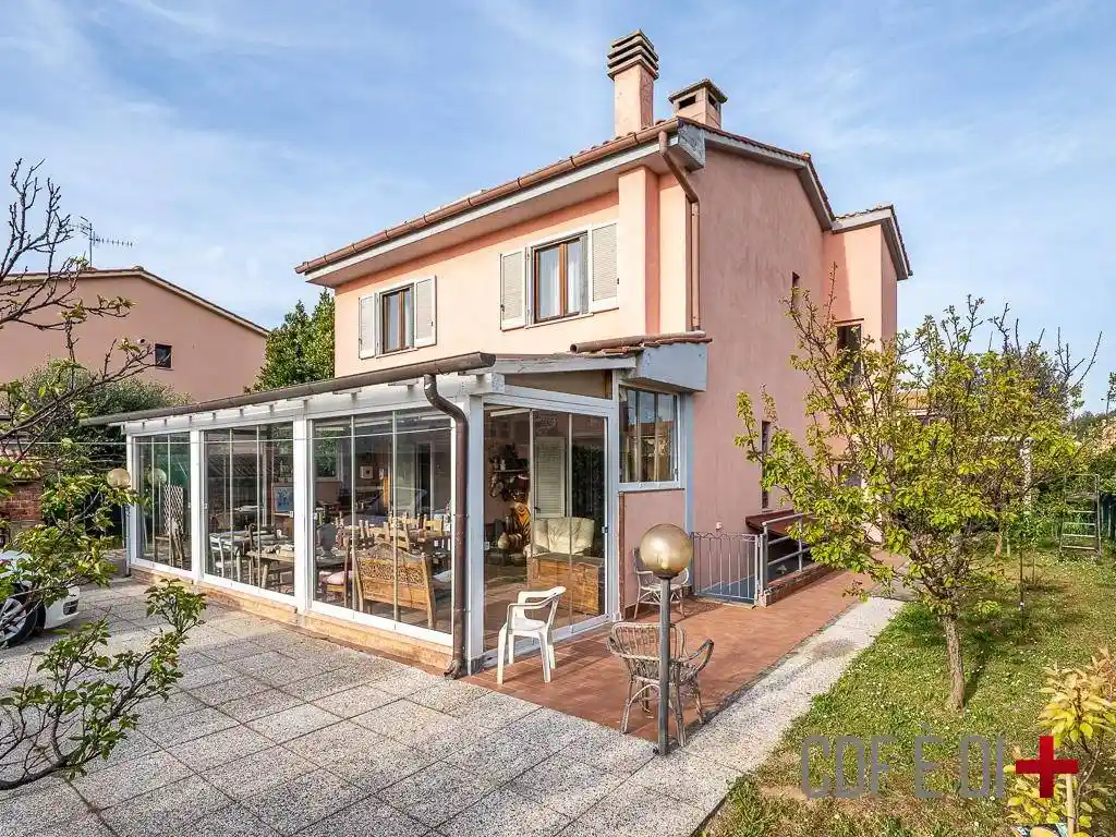 Villa in vendita a Follonica