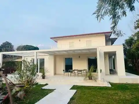 Villa in vendita a Forte dei Marmi