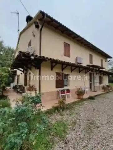 Palazzo - Stabile in vendita a Imola