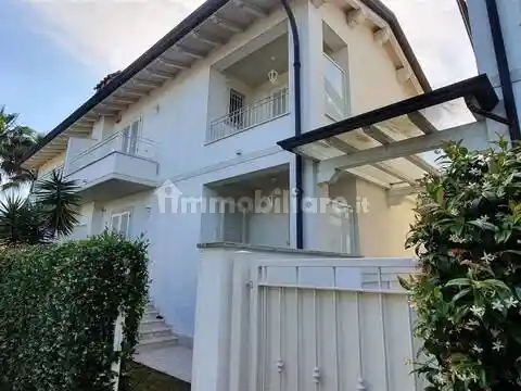 Villa in vendita a Montignoso