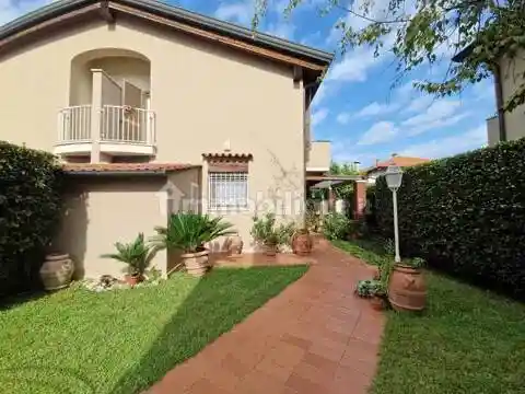 Villa in vendita a Montignoso