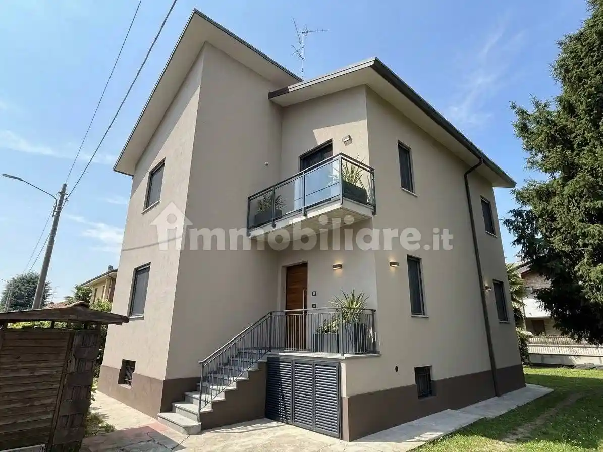 Villa in vendita a Saronno