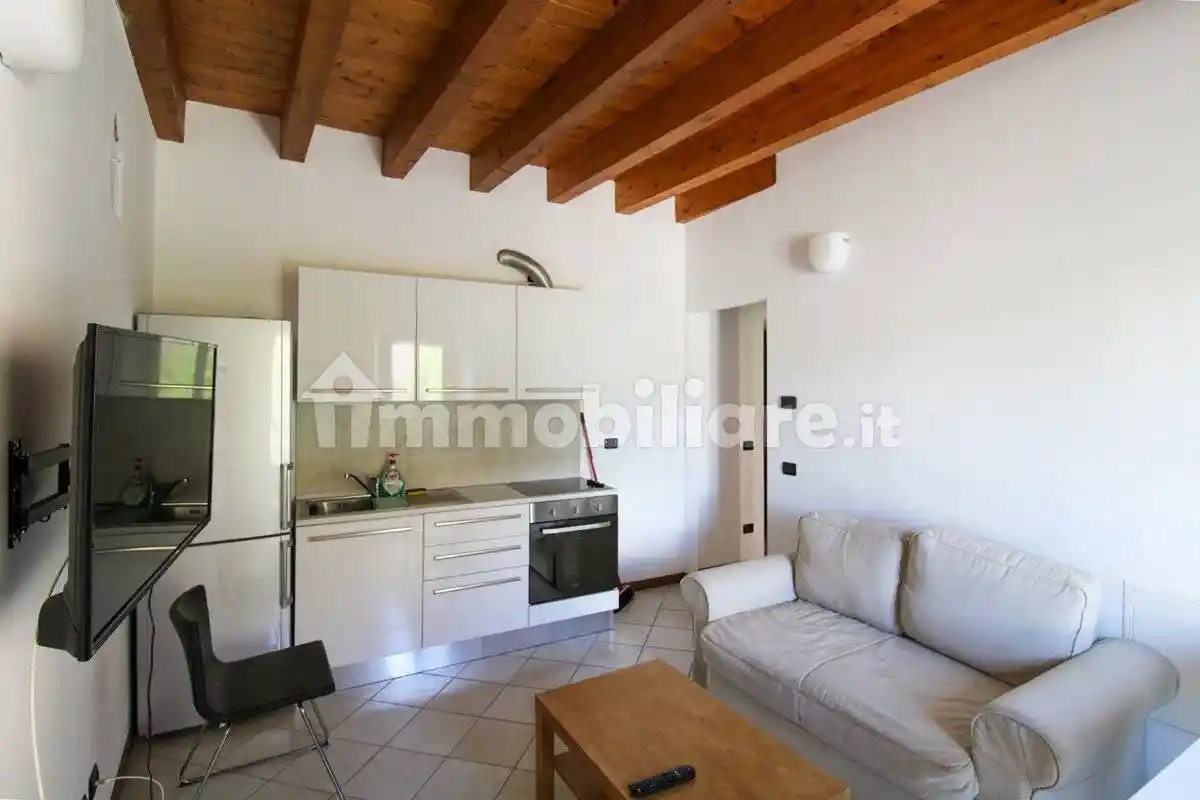 Appartamento in affitto a Laino