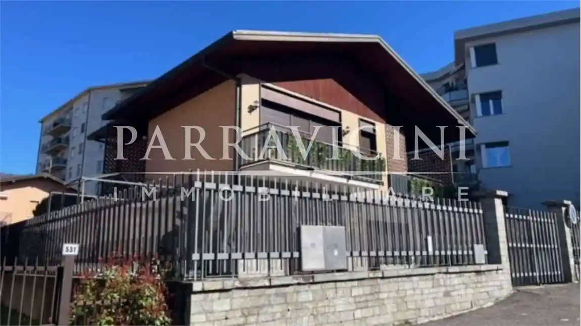 Villa in vendita a Lipomo
