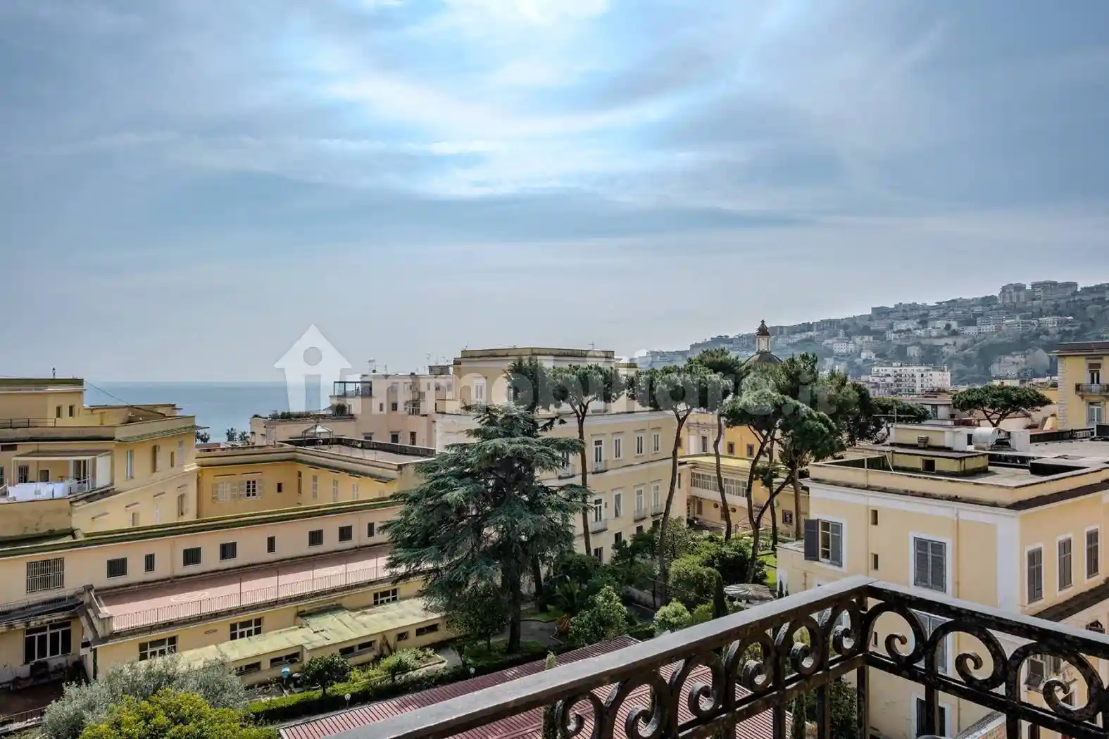Appartamento in vendita a Napoli