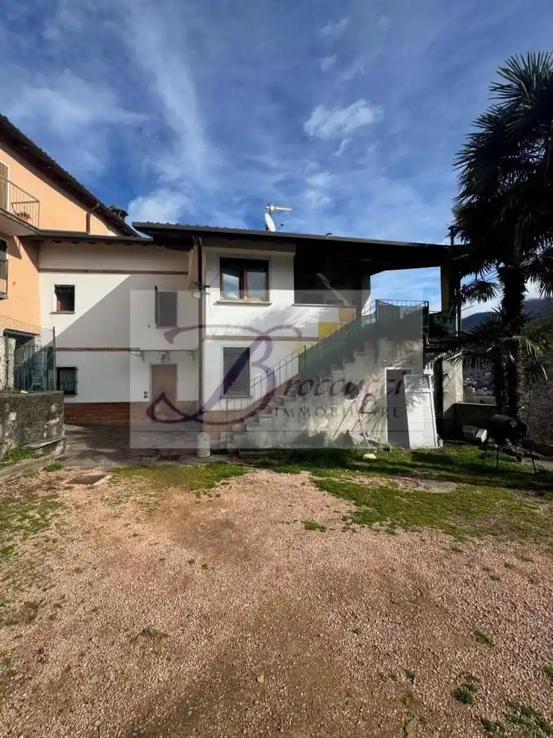Villa in vendita a Cuasso al Monte