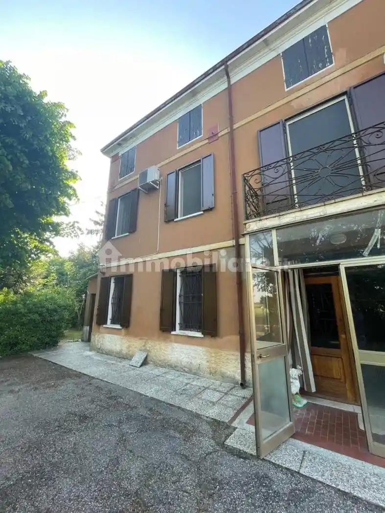 Villa in vendita a Mirandola