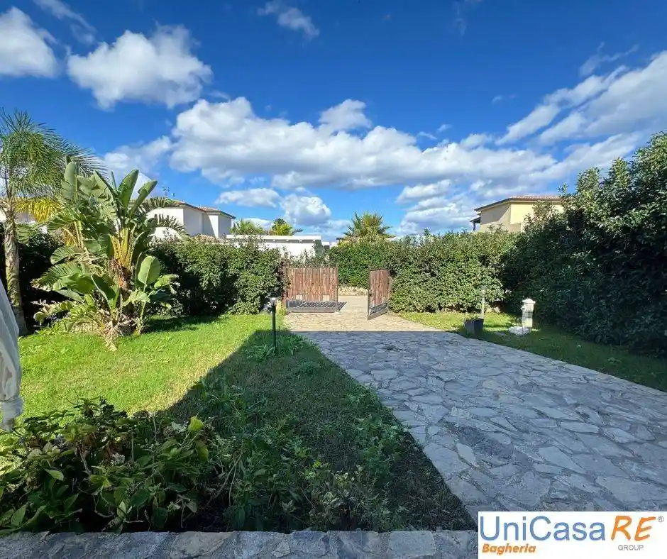 Villa in vendita a Campofelice di Roccella