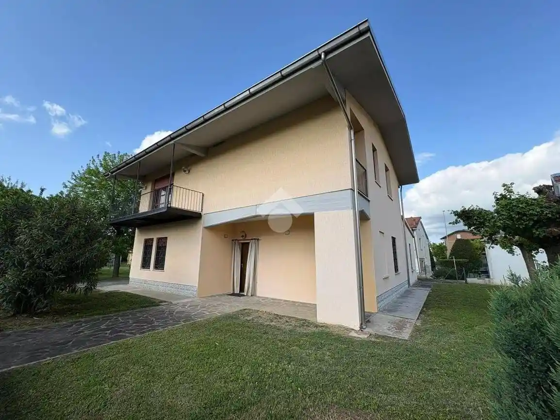 Villa in vendita a Poviglio