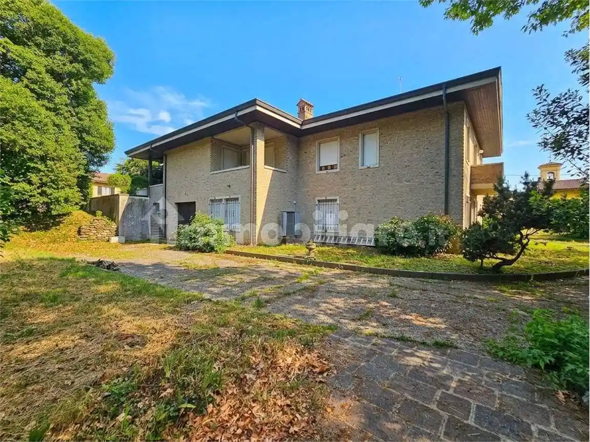 Villa in vendita a Villa d'Adda